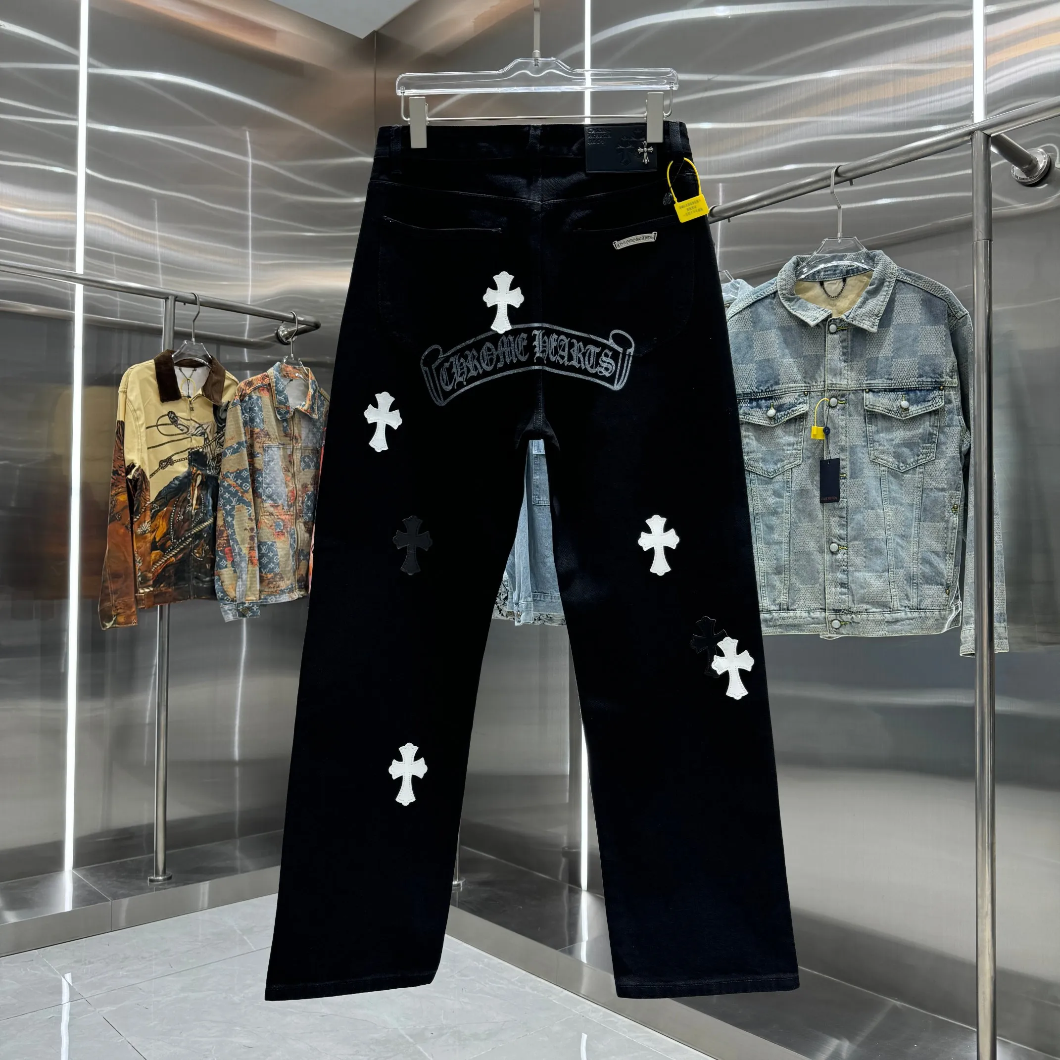 🅿️270 Crow Heart Cross Logo + Printed Logo Jeans 2025 latest product, original goods, washed casual jeans, imported original washed stretch fabric, comfortable and elastic, original hardware accessories decorated with logo, super correct version, extremely high grade, counter quality, fashionable and stylish upper body. The printing uses imported foam printing, customized buttons, YKK zippers. The complete set of accessories is customized by molding. Color: Black Size: S-XXL 28 30 32 34 36 code